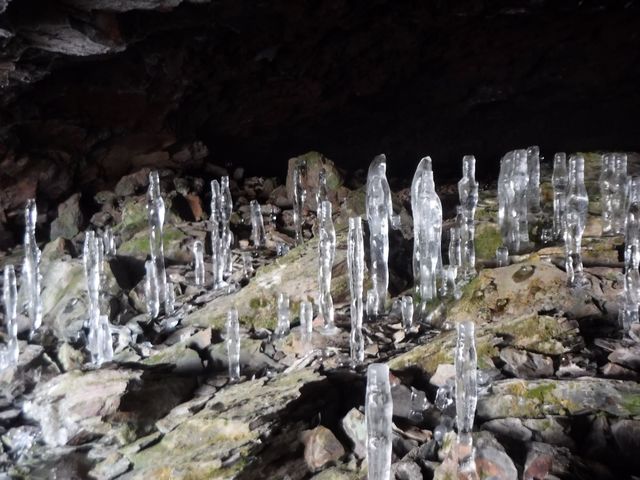 �X⡁i�Ђ傤�����j�Ƃ́A���A���Ō`����������ȋt���܂̕X���̂��Ƃł��B-3�����x�̋C���Ō`������A�ォ��H�藎�������H���u���ɓ�����Č`������܂��B_�W���O�X�|�[�c