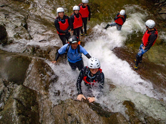 �A�E�g�h�A�E�A�h�x���`���[�ɂ́A�n�v�j���O�͂����́B�o���L�x�ȃK�C�h���A�F�l�����S�ɃA�h�x���`���[�A�N�e�B�r�e�B���y���ނ��߂ɃT�|�[�g�������܂��B_�W���O�X�|�[�c