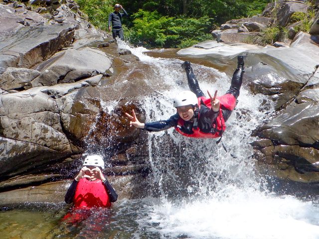 �K�C�h���B�e����ʐ^�͖����Ȃ̂ŁA�c�A�[�ʐ^�オ�����ސS�z������܂���B���Ƒ��₲�F�l�A�J�b�v���ŁA�f�G�ȏu�Ԃ��i�v�ۑ����������ɂ������߂ł��B_�W���O�X�|�[�c