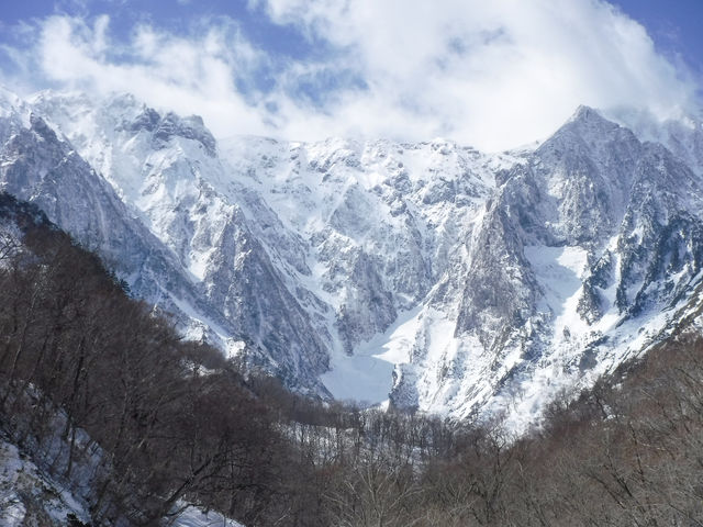 �J��x�̏ے��ł����m�q��́A�A���v�X�I�ȎR�e�������Ă���A�s��Ȋ�ǂ��k������A�K���l�X�����|���܂��B�R�ւ̓�����h�����閣�͂Ɉ�ꂽ�ꏊ�ł��B_�W���O�X�|�[�c