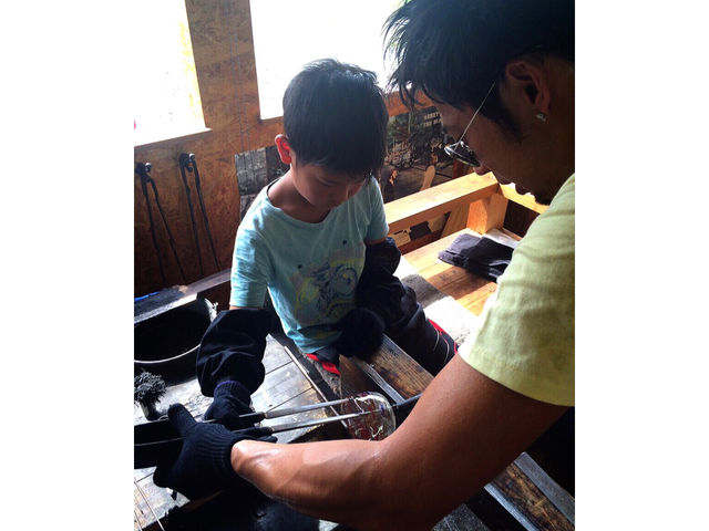 ������͎�`���Ă����I_�Ɏq�H�[�@GLOW