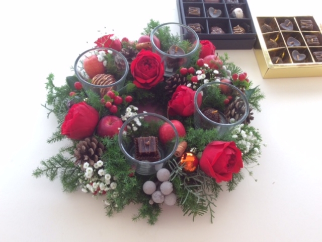 ＜生花レッスン＞クリスマスチョコレートキャンドルアレンジ_Premium Flowers プレミアム フラワーズ（フラワーデザインスクール）