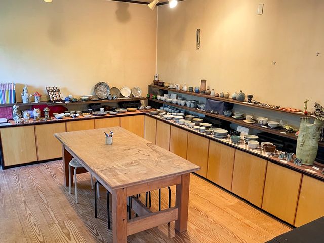 �Q�K�M�������[_�����q