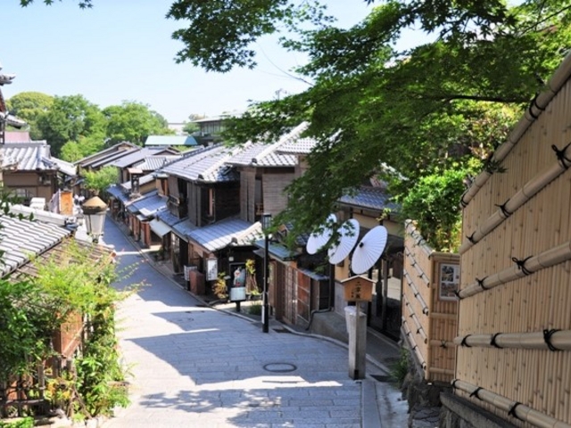 �X�O���猩���낷��N��̐�i_�Ï˗q���|����