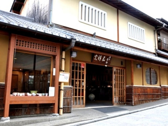 �O�N��ɖʂ������X�̊O��_�Ï˗q���|����