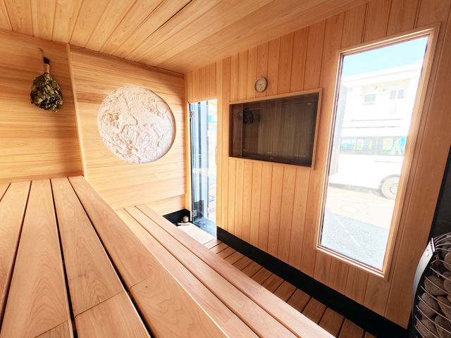 �T�E�i�{�ݓ���_�u���[�I�[�V����