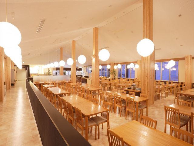 ���H�͏{�ʃ_�C�j���O�ԂȂ̎l�G12�F00�`13�F00�܂ł̉c�Ƃł�_���{�̎R�x���򃊃]�[�g�@�V�ʐ쉷��