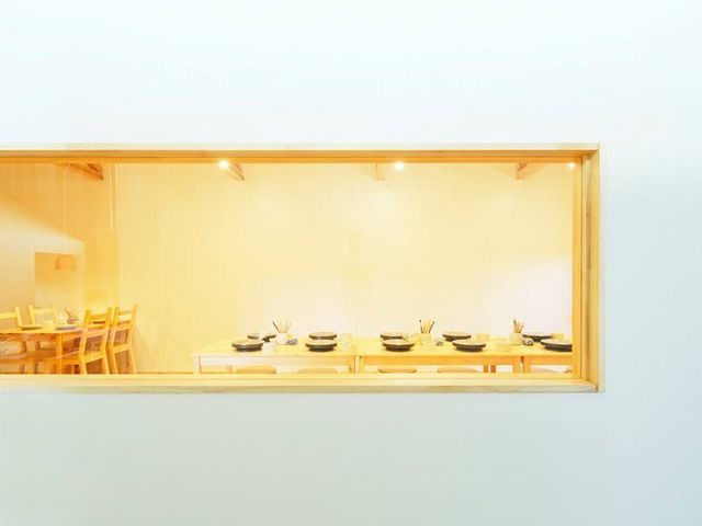 ������U��Ԃ�ƁA���[�N�V���b�v�����̒����`���܂��B
���F�B�Ƃ��q���񂪗V��ł���ԁA��l�͑����ē��|�̌�����_�s�n�j�n�m�`�l�d�@�r�s�n�q�d