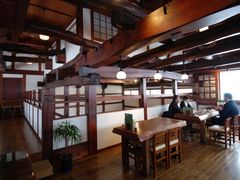 本店２階は甘味喫茶になっています。_江口だんご本店