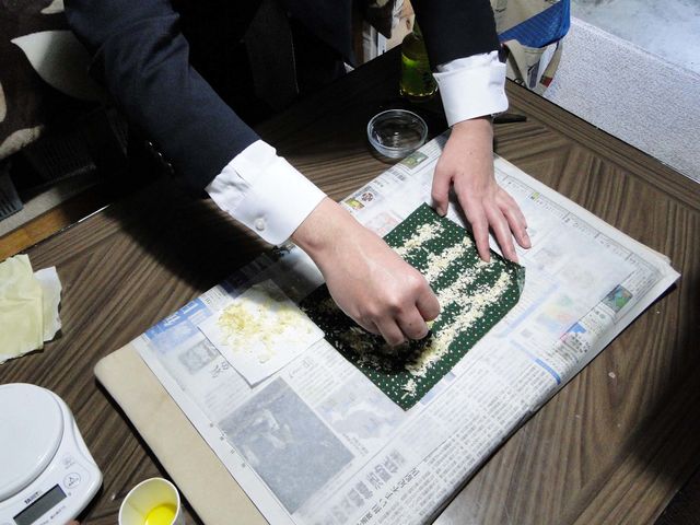 �ׂ��ɂ����A���낤��z�̏�ɕ��ׂ܂�_���c�݂΂�