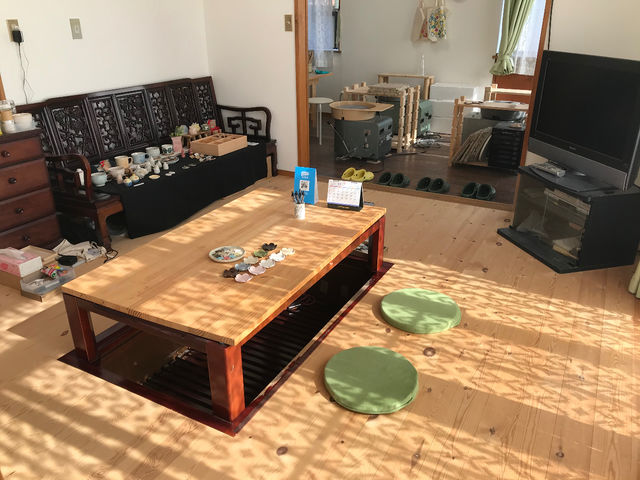 ������t�ꏊ�ł��B���쒆�͂�����ɉו���u���Ē����܂��B_����̊G�{�@���|�H�[