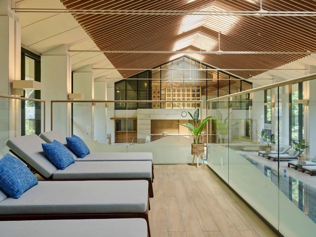 �v�[���T�C�h�ɂ̓T�}�[�x�b�h�����p�ӂ��Ă��܂��B_�C�m�[�w���u�ԑ�X�p�v