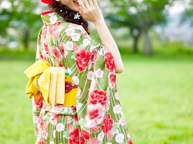 ���E���R