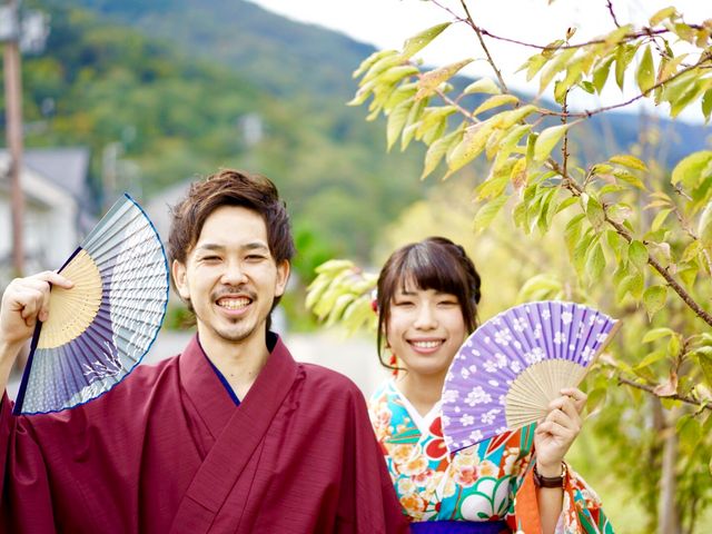 ���E���R