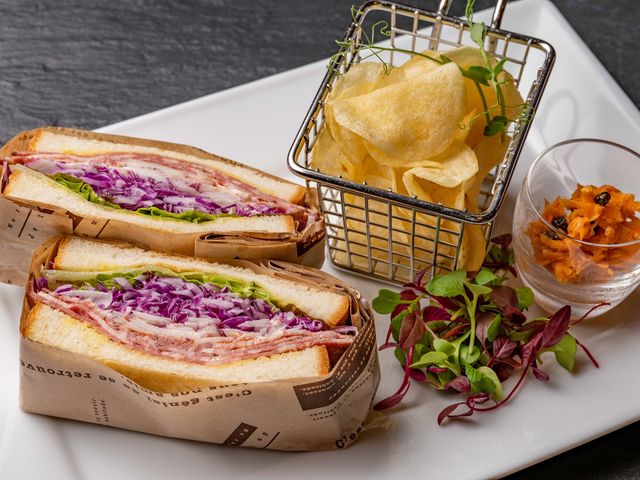 ���[�X�g�r�[�t�T���h_�a�J���}REI�z�e��