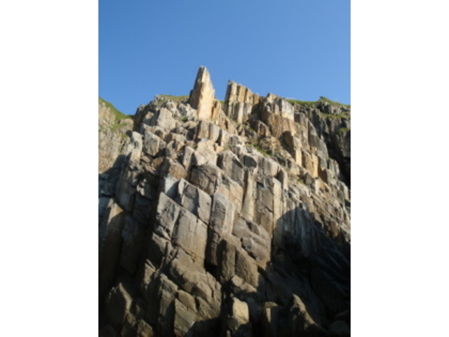 �N���[�Y�ł͂������ϒO�̊C�ݐ����ώ@���܂��B
���R�̗͂ŏo���オ��������ߗ���A�ϒO�̗��j�����n�w�Ȃǂ����邱�Ƃ��ł��܂��B_�G�R�N���[�W���O�E�X�m�[�P�����O�E�_�C�r���O�@�[���n�E�X