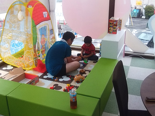 �싅�̍��ԂɃL�b�Y�X�y�[�X�ŗV�񂾂��_�싅���E���W�҂�ۂ�