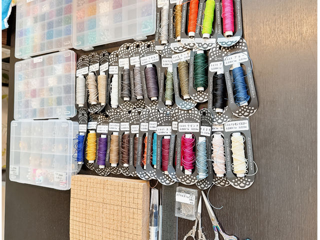 �������̎g�p����e�[�u����ޗ��ł��B�R�̃J���[���������񂲏������Ă���܂��B_�l������������ �i������������ �q�h�e�`�q�d