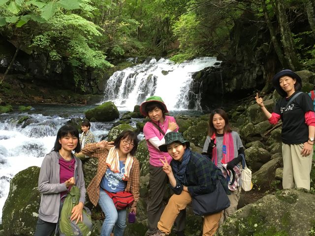 ������y��