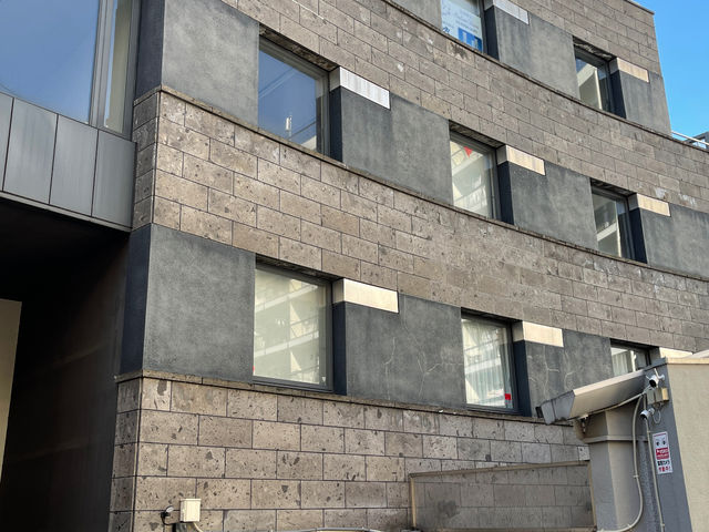 ������̌�����2�K�ɓ��T�������������܂��B
����������̃G���x�[�^�[���K�i��2�K�܂ł��z�����������B
_���y������������� Meteor Avenue