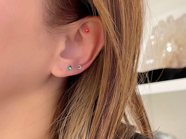 �T�����Ől�C�̎��ڎ{�p�B�V�[����\���Ă���Ԓ��A���ʂ𔭊����܂��B����������ƍ��킹�Ă���Ƒ�����ʂɁ�_���y������������� Meteor Avenue