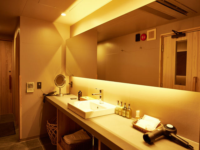 �h���b�T�[_�䂤�� Sauna Cafe