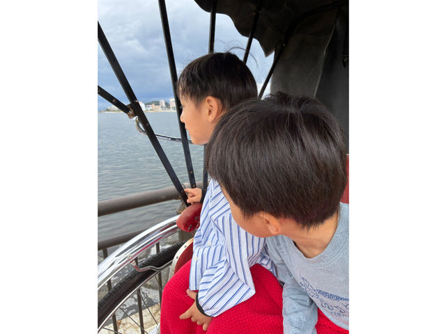 ���̓s�𑖂�l�͎ԁu�܂΁v