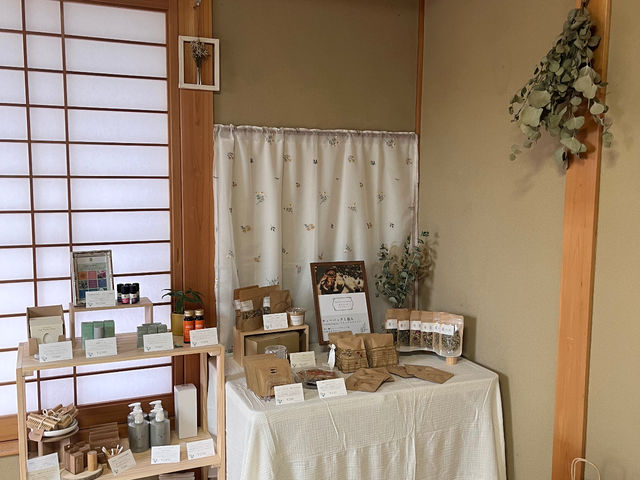 �A���Ö@�m�̓X�傪�Z���N�g�����A���X���₳����������A�C�e��������܂��B_Atelier Katoha