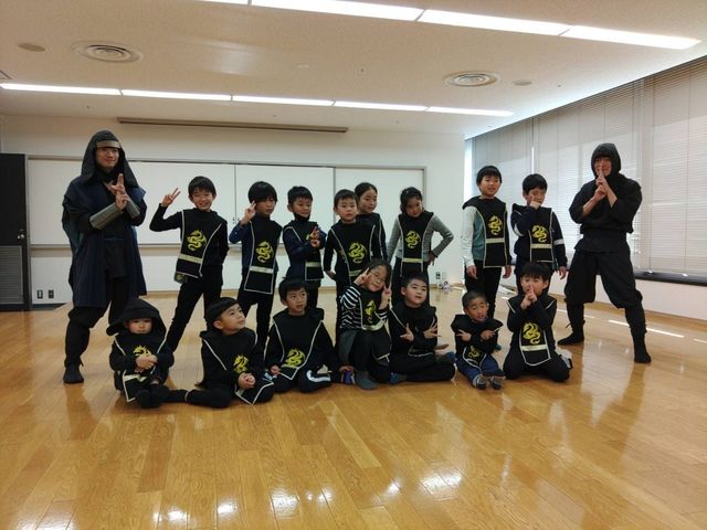 �E��KIDS