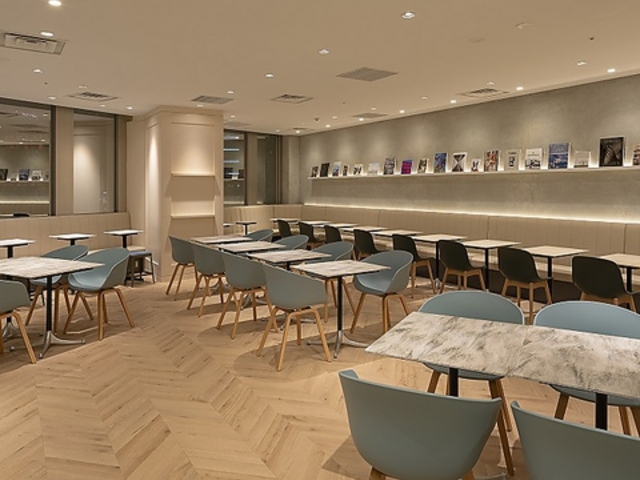 cafe&books bibliotheque  LyX̎ʐ^1