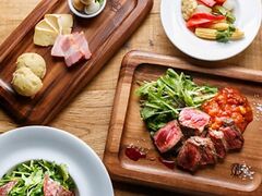 肉バル タンジン商店 与野本店の写真1