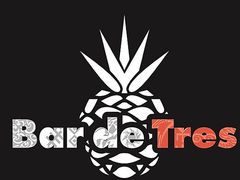 Bar de Tres ofgX̎ʐ^1