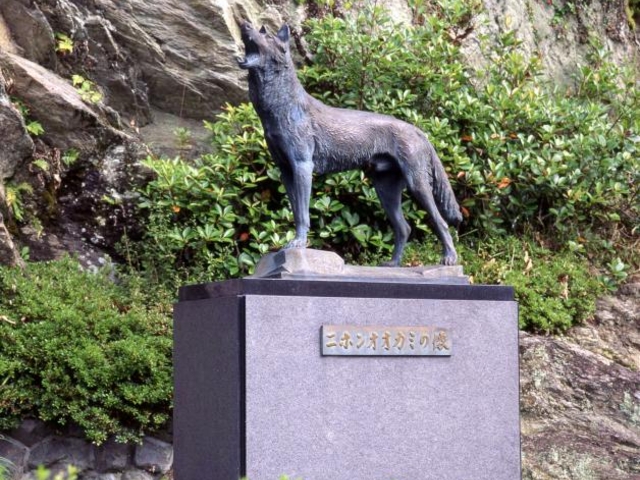 ニホンオオカミの像】アクセス・営業時間・料金情報 - じゃらんnet