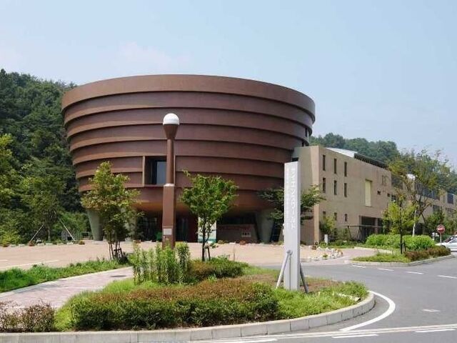 �T�C�G���X���[���h