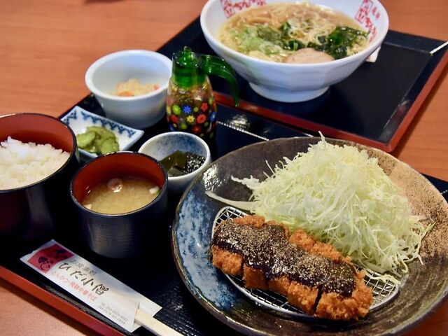 ���̉w���i�X�J�C�j�h�[���_��