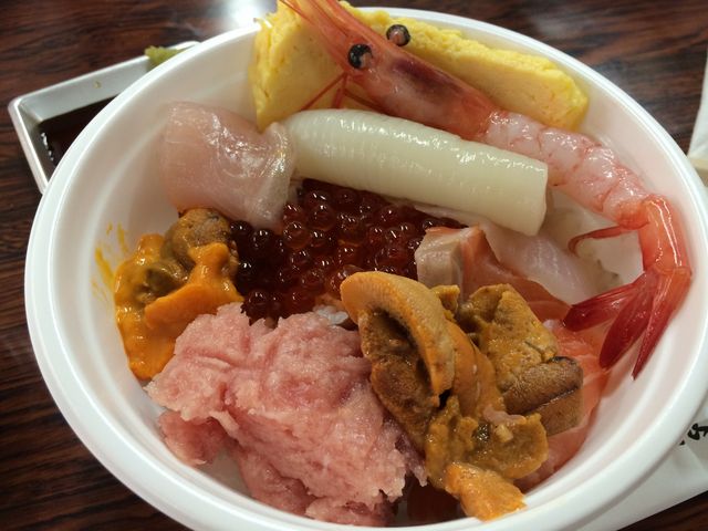 ���蘥�B�I���W�i���̊C�N�������܂��B���X�ɂ���āA�l�^�̑N�x��傫���A�����Ⴂ�܂��B_�a���s��