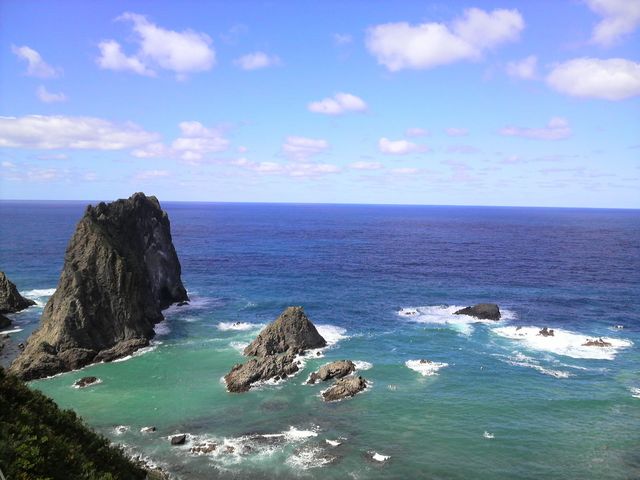 �g���l���̐�ɂ́A�^���ȁu�ϒO�u���[�v�̊C���L�����Ă��܂��B_�����ӊC��