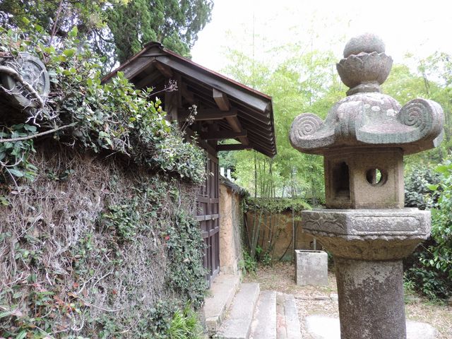 ���̓y���ň͂܂�Ă܂��B_�ї��ƕ揊�i���{�ї��ݑ��j