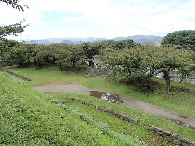 �y�ۂ̏ォ�猩���i�F_�ܗŊs����