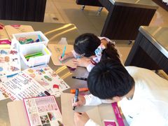 Lilyَ̌qa@[Xւ̓eʐ^1