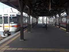 岳さんのJR半田駅跨線橋の投稿写真1