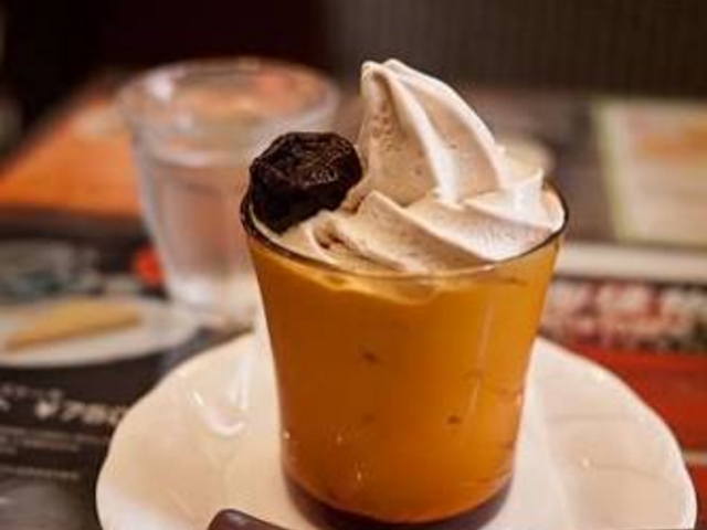 OXɂς_~JhR[q[y򋌓X