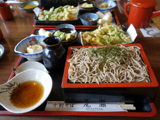 そば、天ぷら共に美味しいです。_十割そば尾瀬