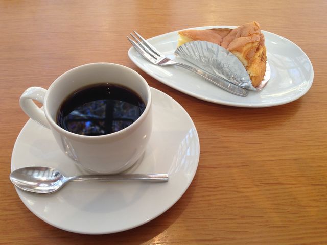 �`�[�Y�P�[�L�Z�b�g_�X�̃J�t�F�@�j�h�r�d�j�h