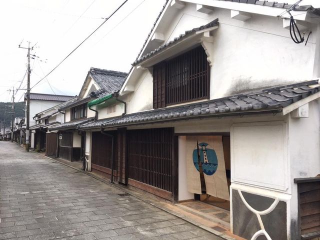 �ڈ�́A���X�Í`��������`�[�t�ɂ����g���ł�_���X�Â̒�����