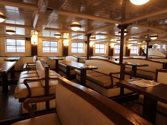 ����o�X�̒��̓e�[�u���������Ă̂�т�ł��܂���_�|�P�J��