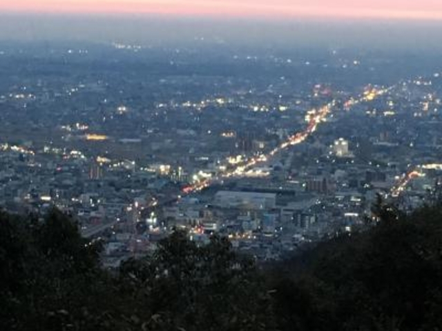 ���[�v�E�F�C����̊򕌎s�X�̌i�F�B_���Ӌ��؎R���[�v�E�F�[