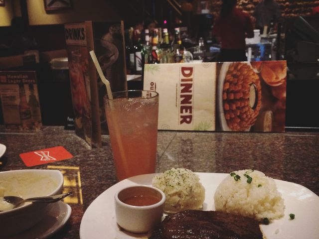 ݂Outback Steakhouse rܓX̓eʐ^1