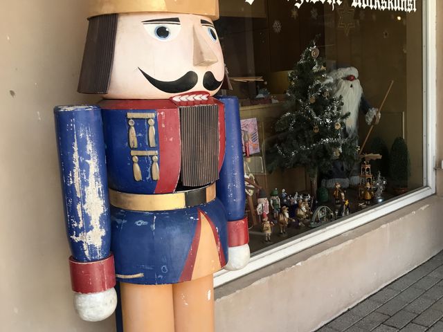 �h�C�c�̃G���A�̃V���b�v�y�����w���o���g�z_��O���������ك��g�����[���h