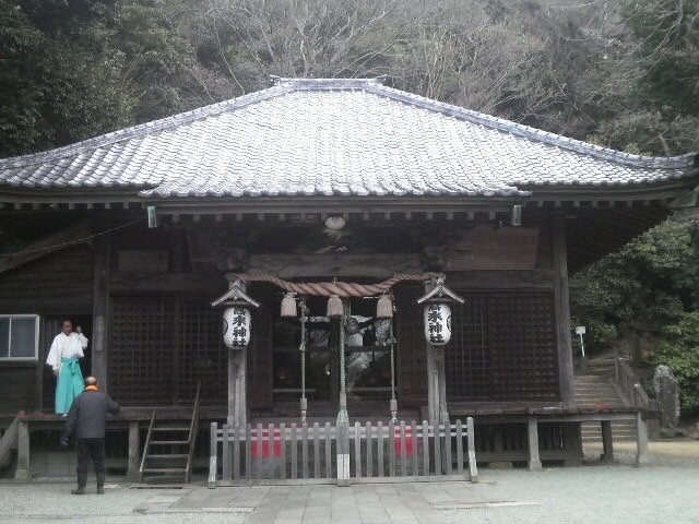 二礼二拍手一礼でお詣りです_高来神社